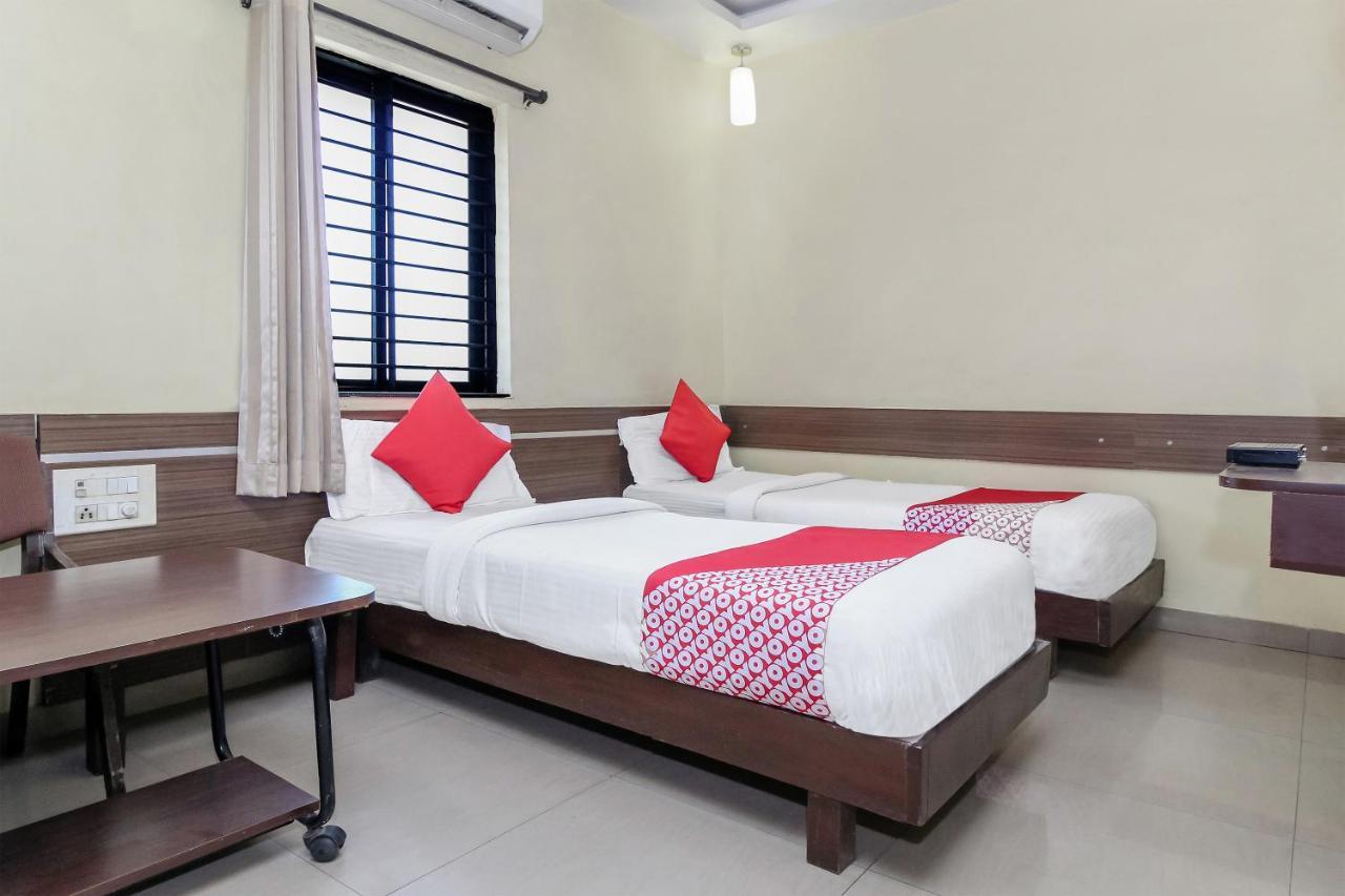 Oyo 30537 Hotel Megharaj Bijapur  Exterior photo
